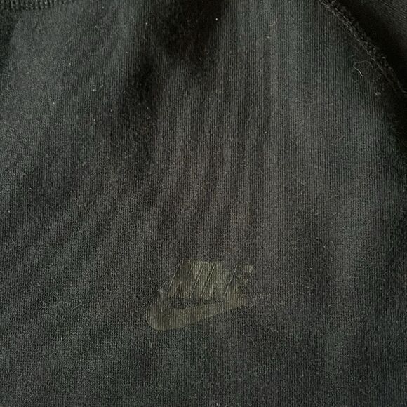 NIKE TECH SIZE MEDIUM CREWNECK SWEATSHIRT - Picture 2 of 4